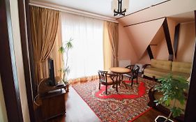 Hotel On Khmelnytskogo 8